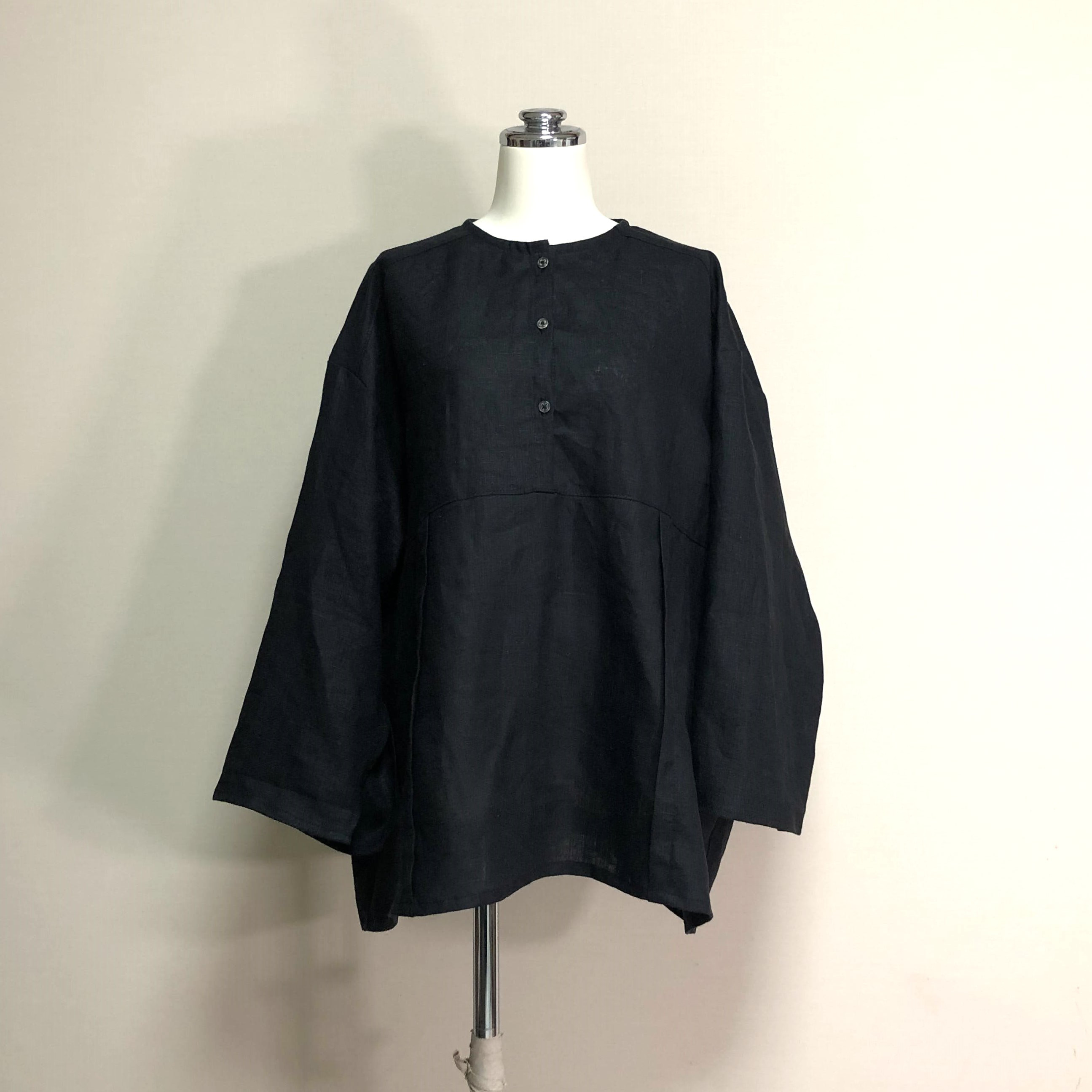 カラーリネン◆スリット袖のラインチュニック◆黒◆フリーサイズ（中厚、リネン100％）