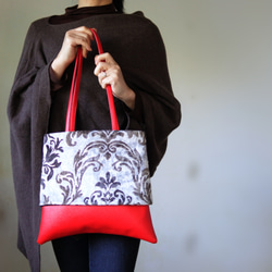 ★ジャガード織の黒いトートバッグ(黒＆パリ) 8枚目の画像