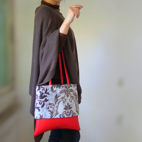 ★ジャガード織の黒いトートバッグ(黒＆パリ) 7枚目の画像