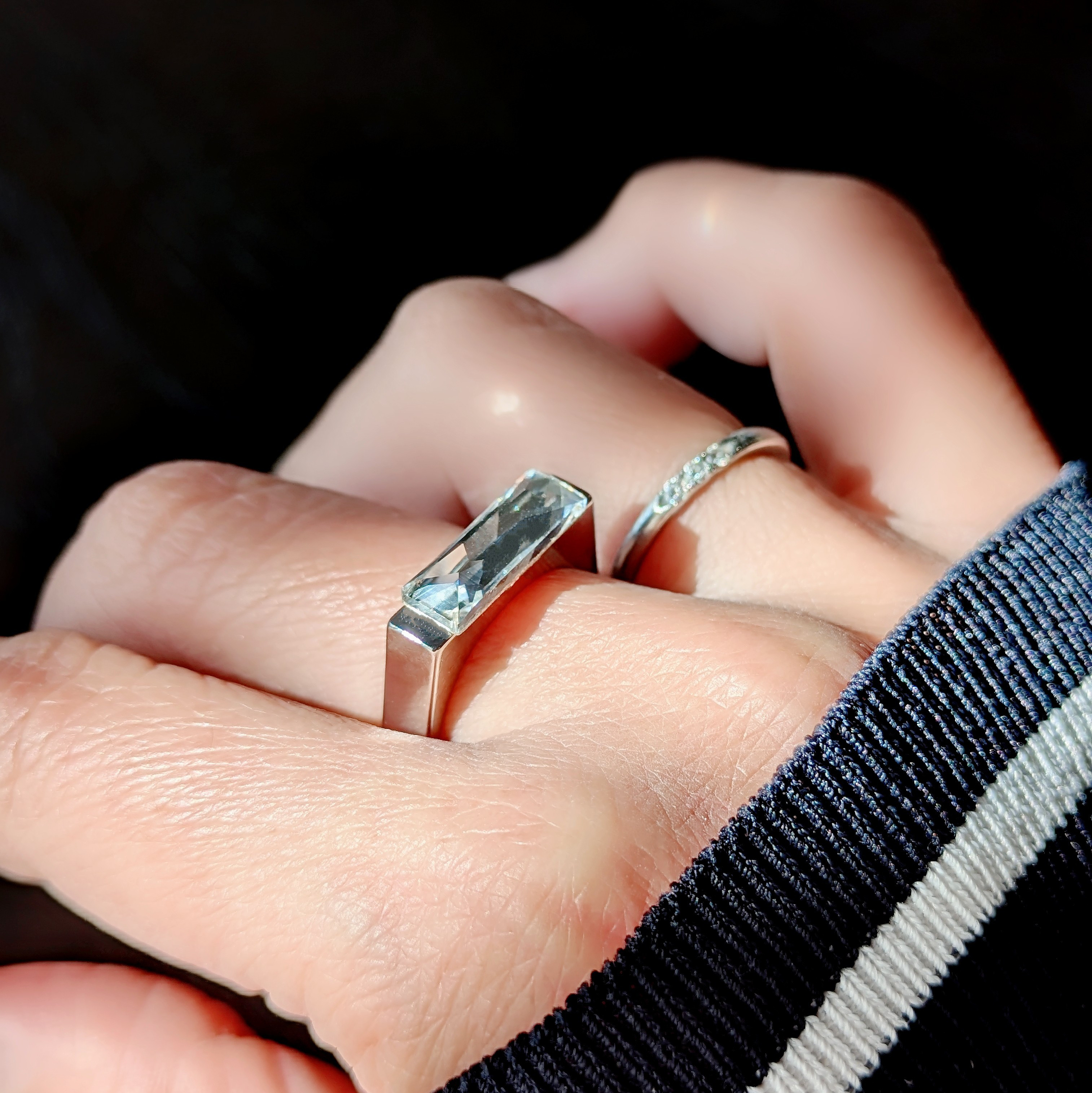 ペアリングにも♡華奢に細く 抜群の存在感 他と被らない クリスタル シグネトリング クラシカルフォーマル