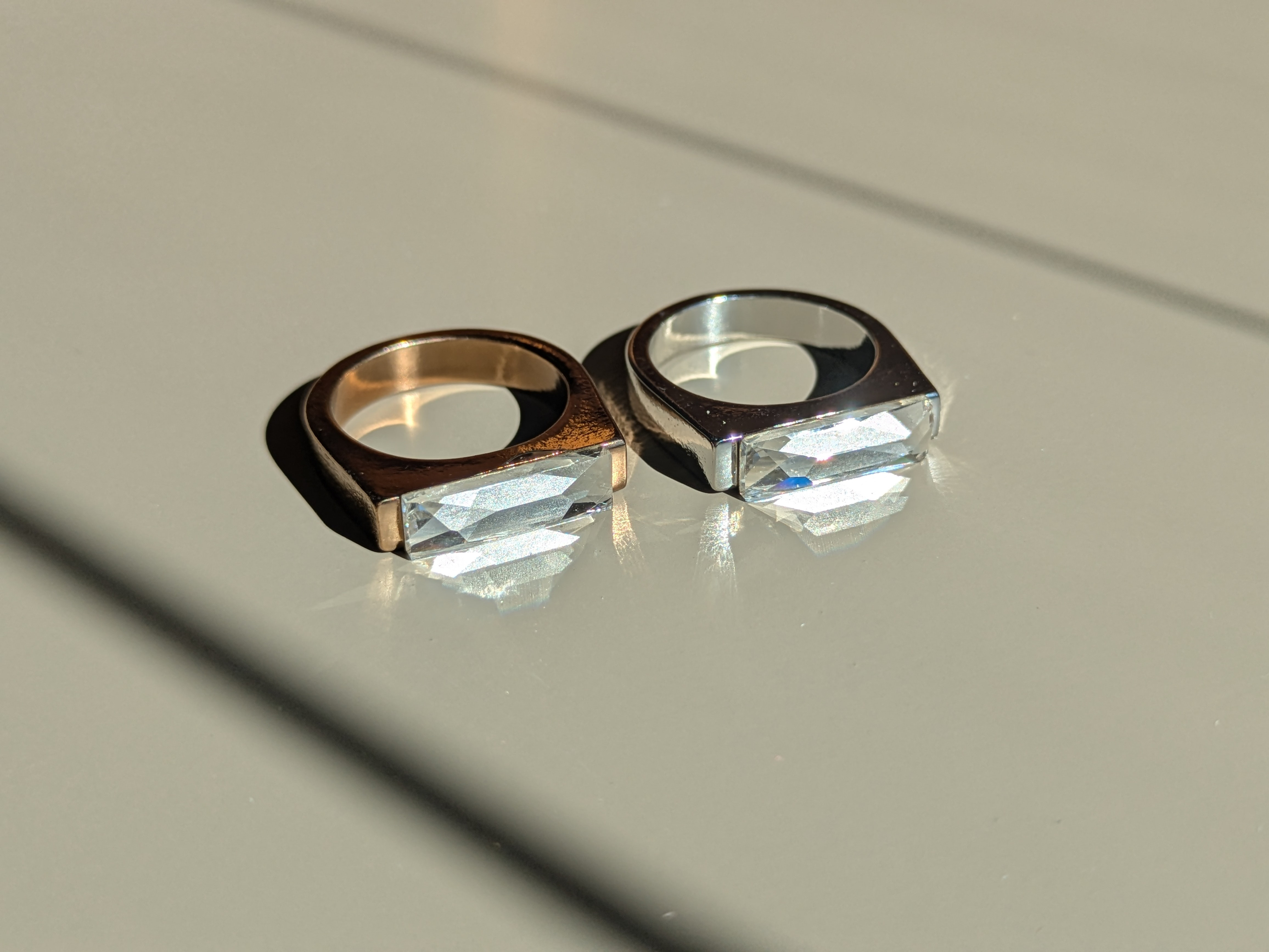 ペアリングにも♡華奢に細く 抜群の存在感 他と被らない クリスタル シグネトリング クラシカルフォーマル