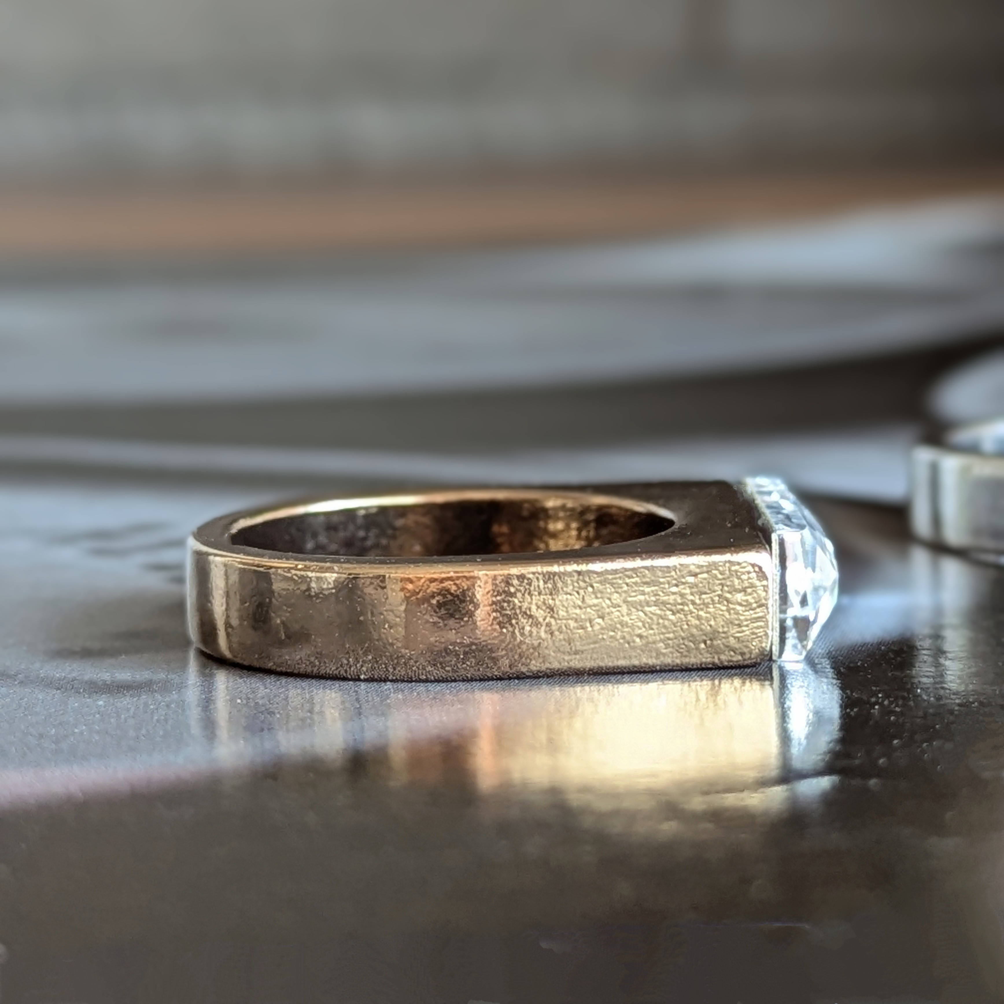 ペアリングにも♡華奢に細く 抜群の存在感 他と被らない クリスタル シグネトリング クラシカルフォーマル