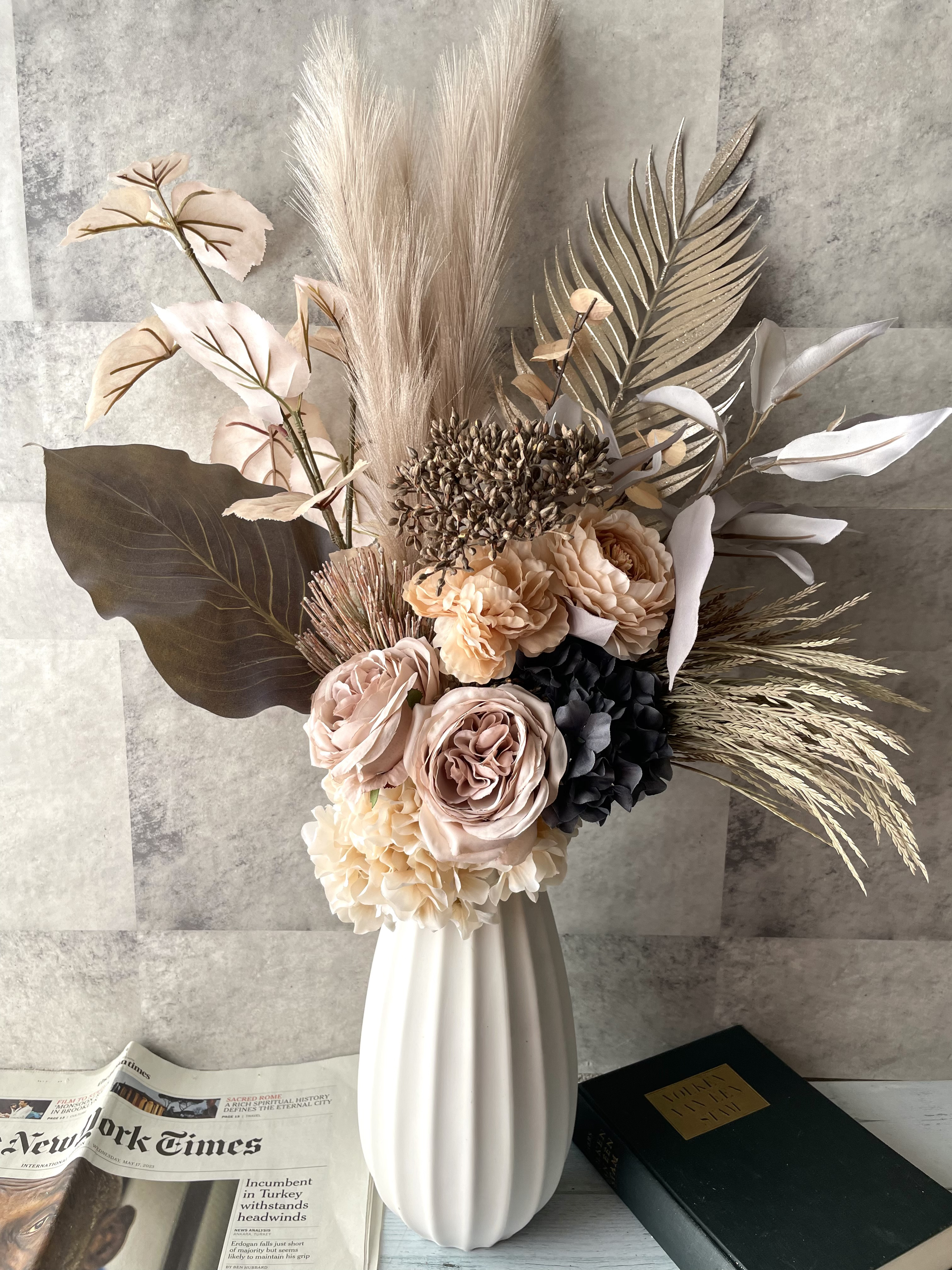 アーティフィシャルフラワーそのまま飾れるブーケ ヌーディグレージュベージュ 北欧風 造花 新築祝 開店祝 韓国風
