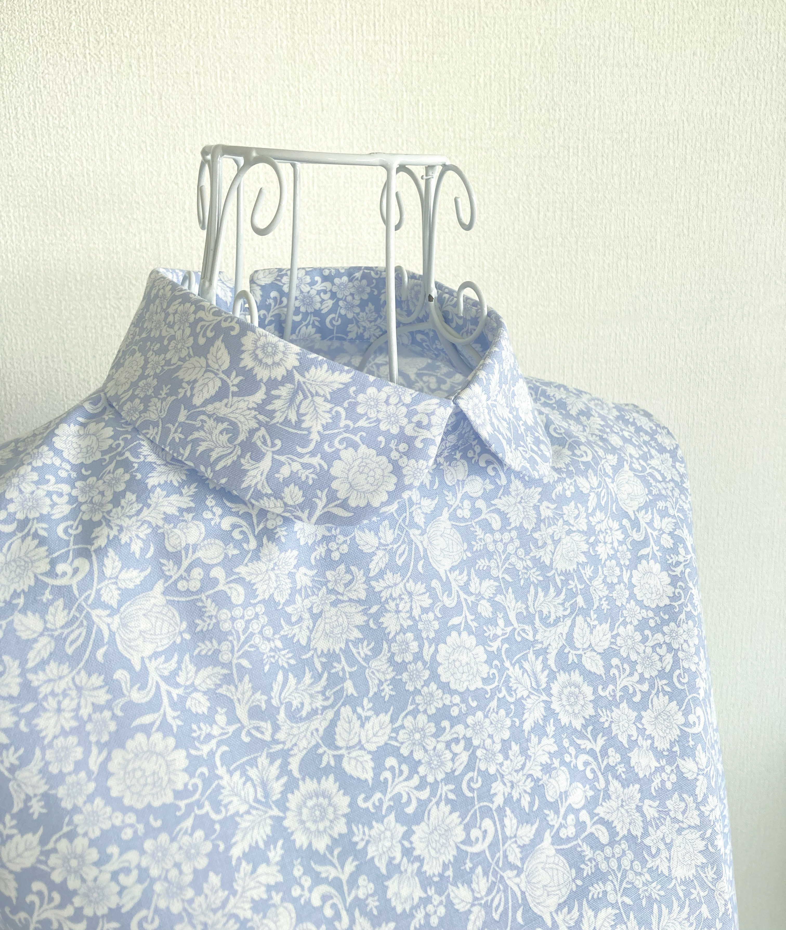 リバティ(liberty)の丸襟ブラウス(ミズイロ)