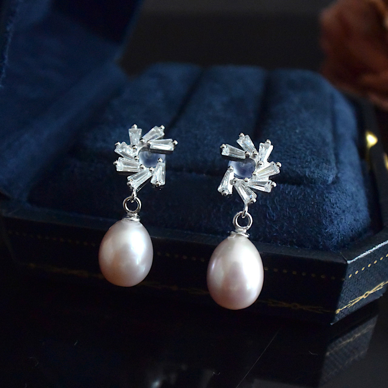 Silver925 パープル淡水パールとジルコニアのティアドロップピアス フォーマルに