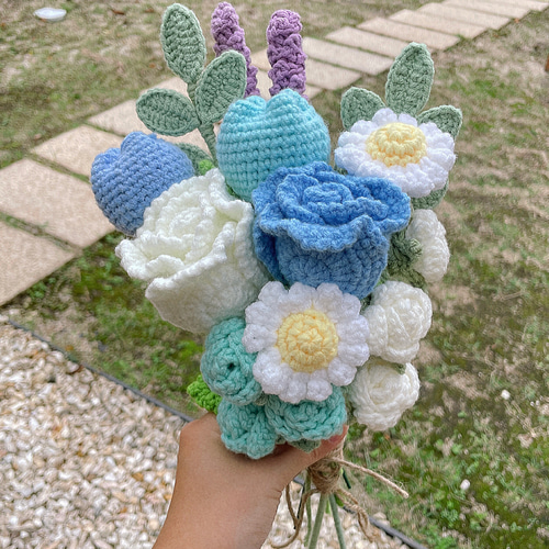 枯れない編み物の花束‪‪‬》青ブーケ 薔薇 編み花束 ブーケ かぎ編み‬