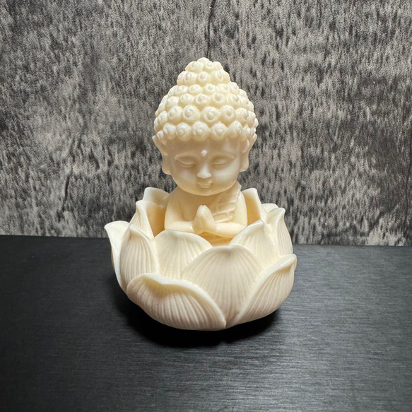 オブジェ　置物　彫刻　顔　パールカラー　一点物　仏様 蓮の花に座る仏像 置物 菩提樹 その他置物 LUNASTONE 通販 18893795