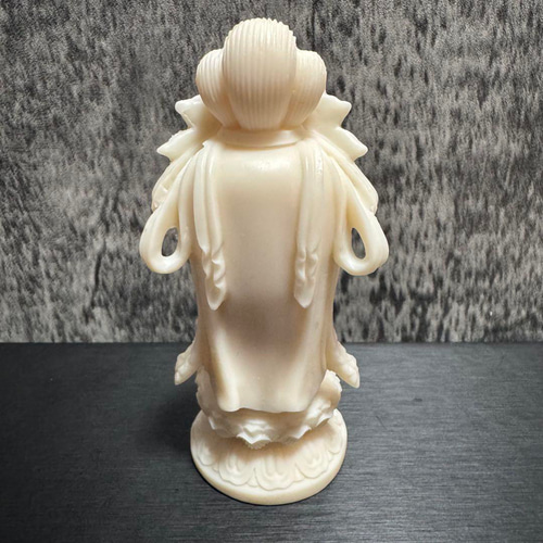 蓮の花に座る観音様 置物 菩提樹 その他置物 LUNASTONE 通販 18893815