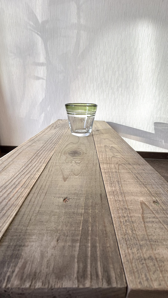 ヴィンテージ感がかわいいカフェテーブル　古材廃材 4枚目の画像