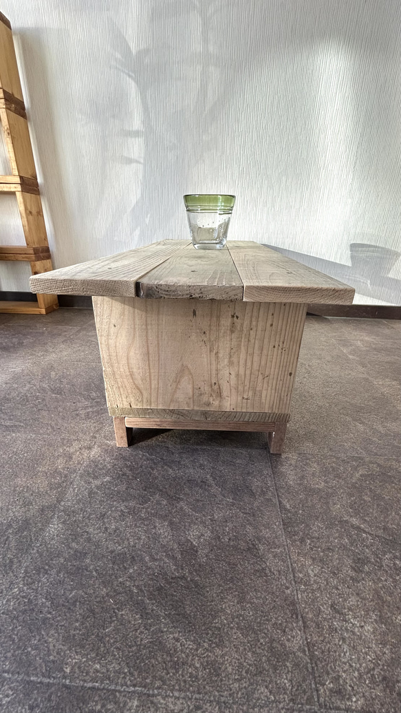 ヴィンテージ感がかわいいカフェテーブル　古材廃材 3枚目の画像