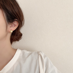 大人気シリーズ◆痛くならないボリュームイヤリング/ピアスに見える　ゴールド シルバー　結婚式　金属アレルギー対応　春 2枚目の画像