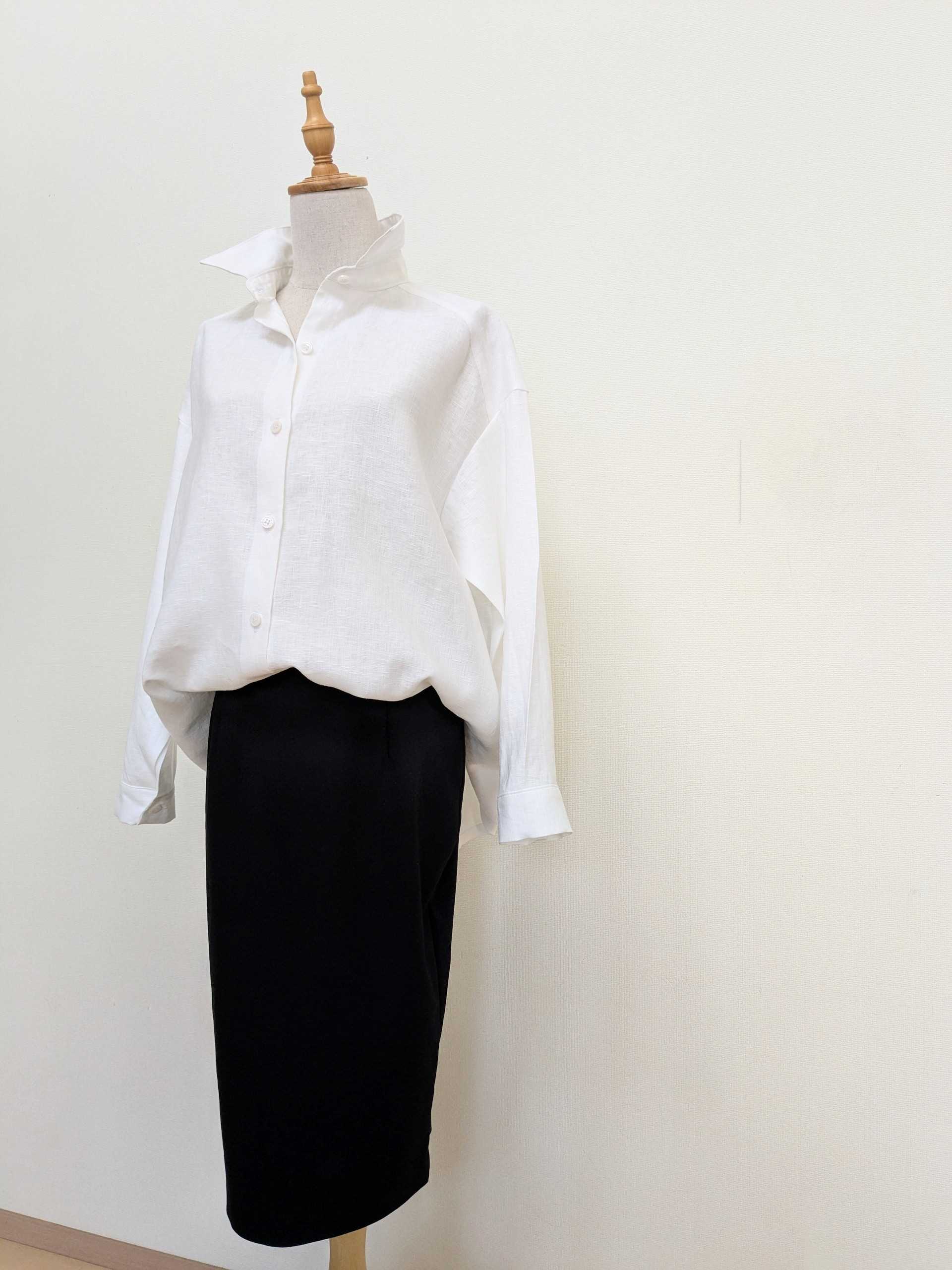 【新色】シャツカラー　リネンシャツ(中厚手)　オフホワイト　シンプル　春夏　麻　1枚でキマる