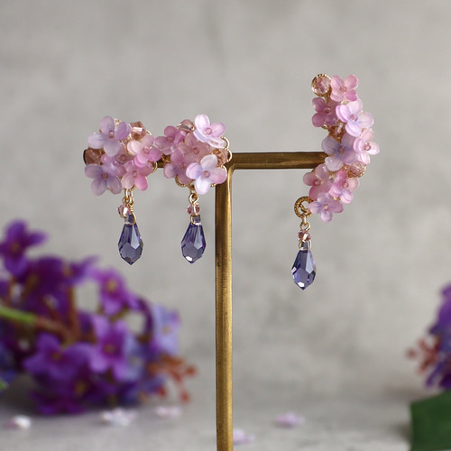 稀少大粒！虹色のライラックの花びらで造り上げた揺れるK18PGピアス