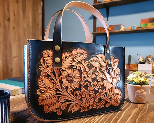 完全受注製作品 唯一無二の革彫刻鞄（レザーカービング） トートバッグ