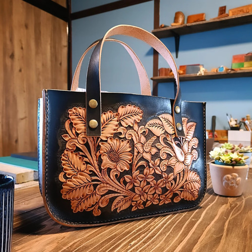 美品レザー 花柄 トートバッグ カービング　ハンドメイド カービング レザー 花柄 彫刻 A4収納 トートバッグ ブラウン 完全受注