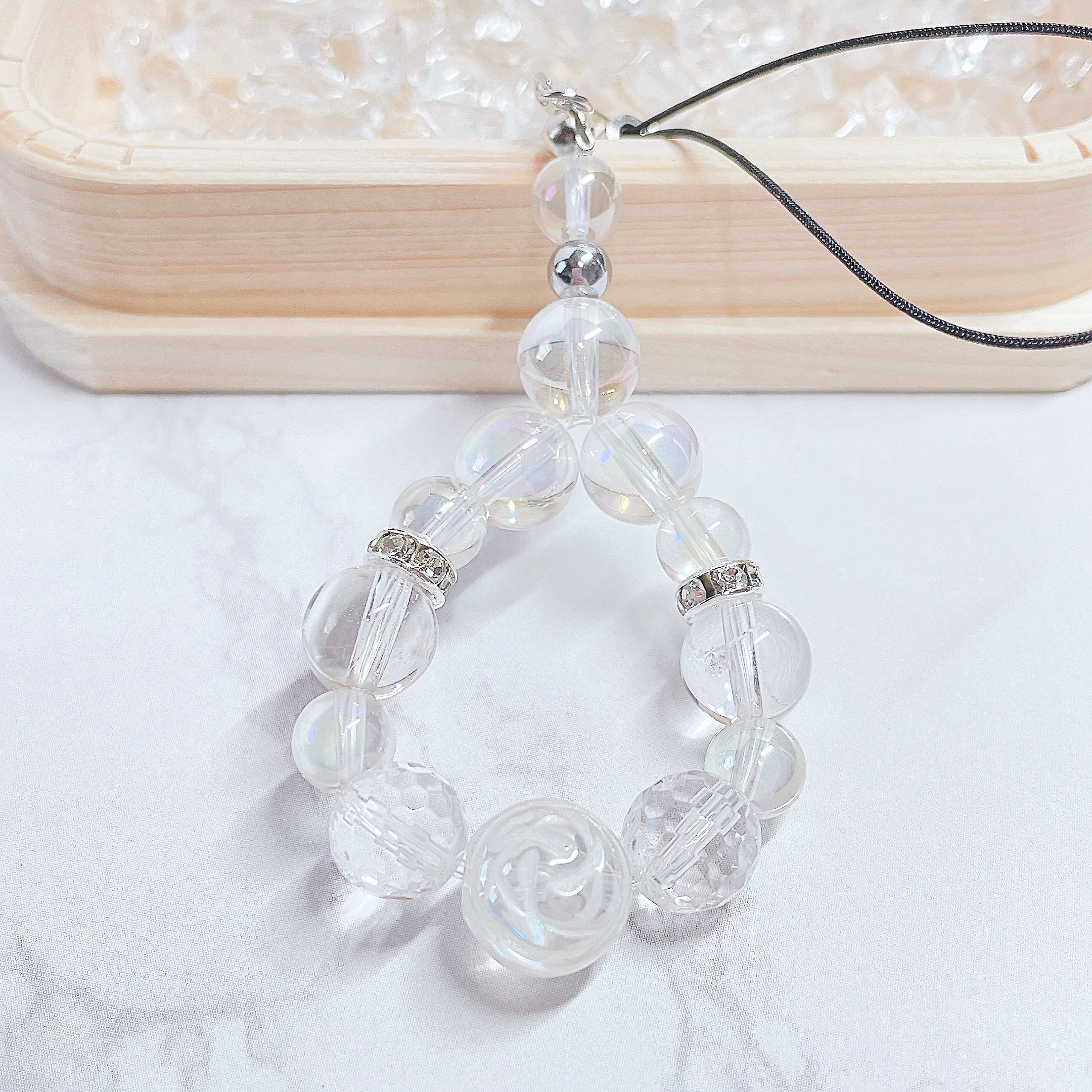 ✦浄化◎心身をリセットし、穏やかな日々へ 薔薇彫り水晶オーラ・ヒマラヤ水晶・水晶 天然石 ストラップ No795S