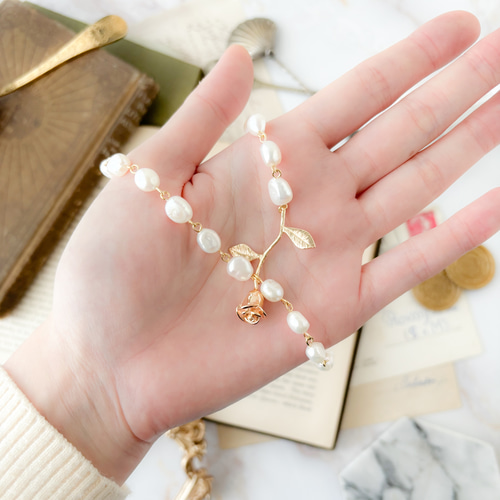 その涙は別の日に：薔薇と淡水パールのチョーカーネックレス SV643