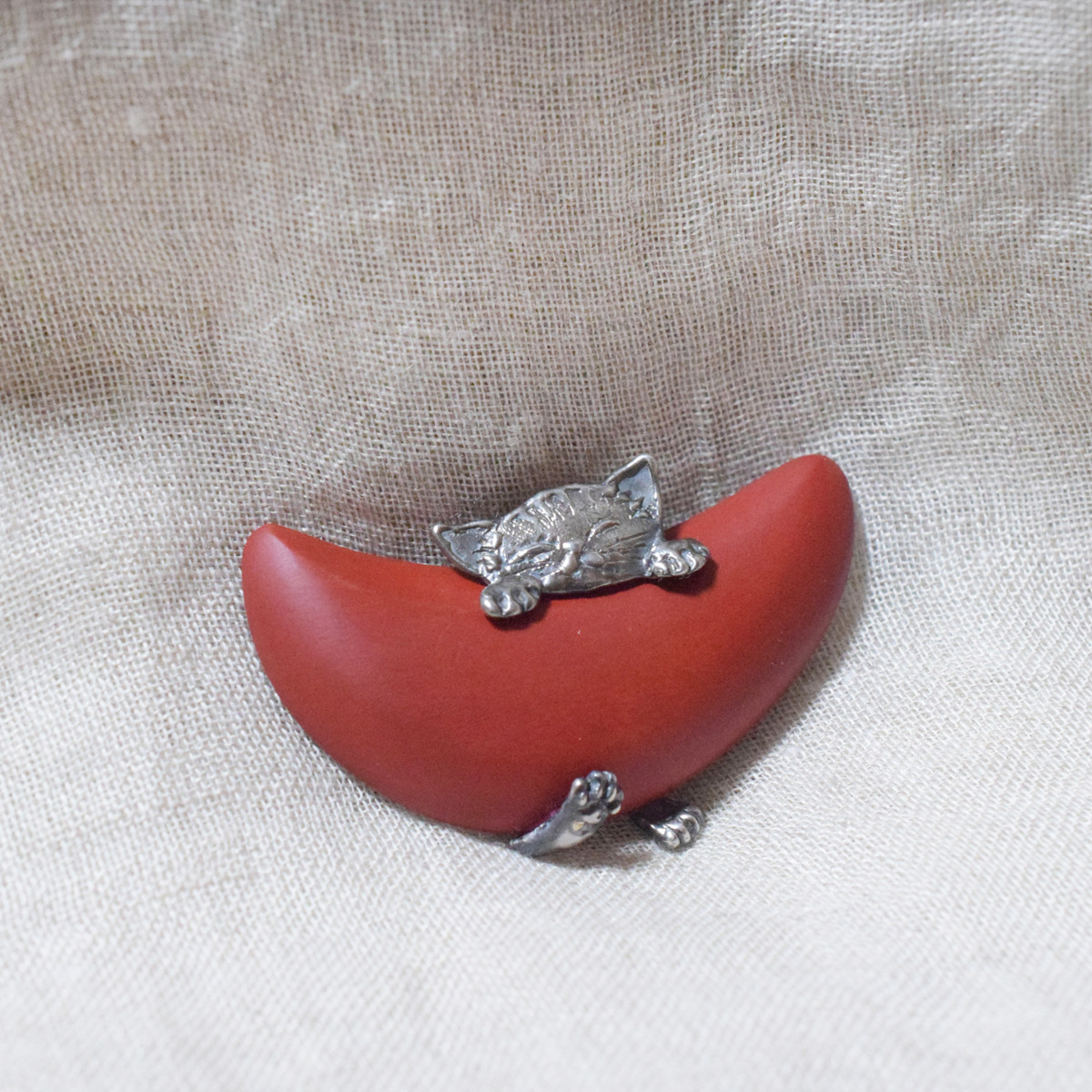 子猫のブローチ