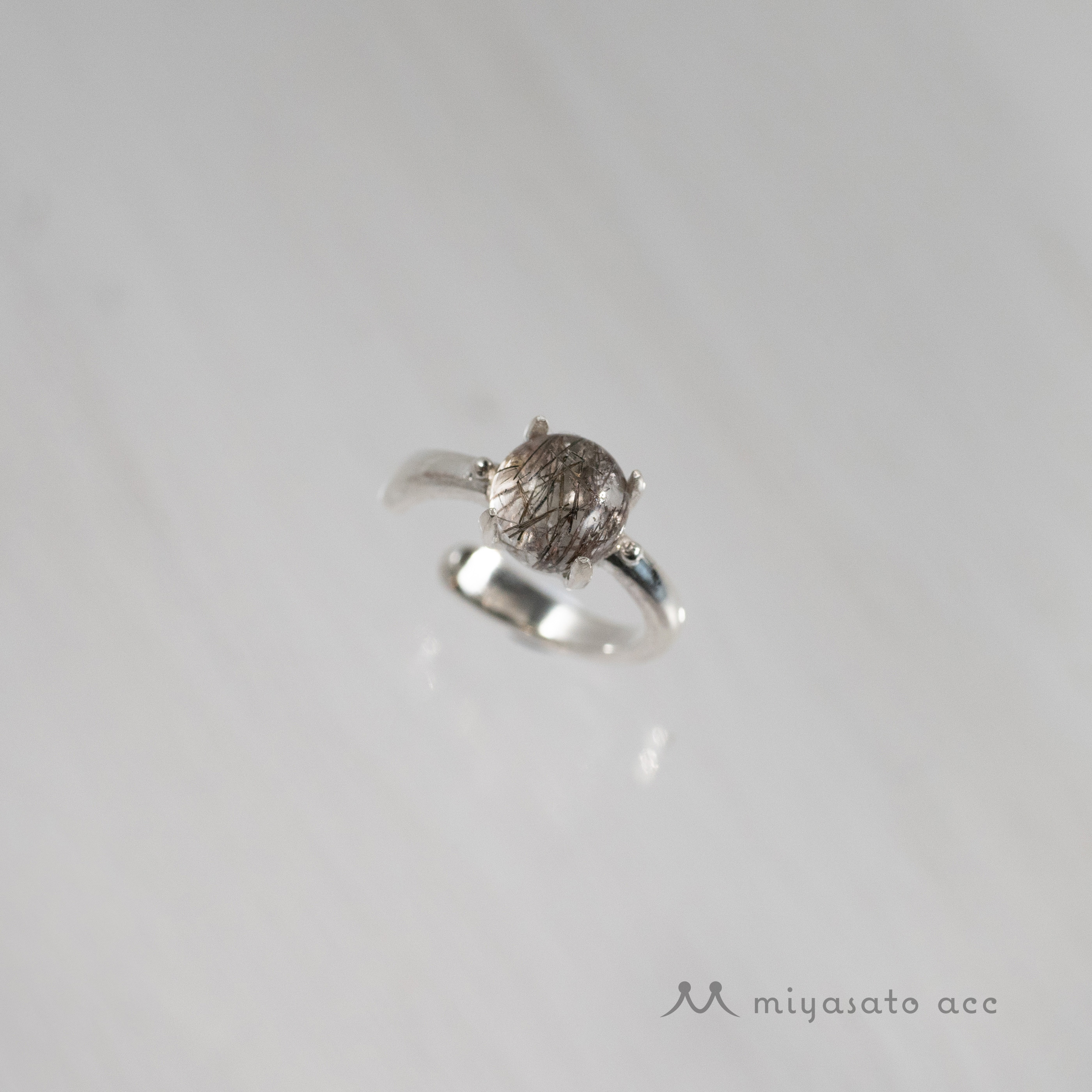 トルマリンクォーツのイヤーカフ　（アイオライト・スモーキークォーツ）