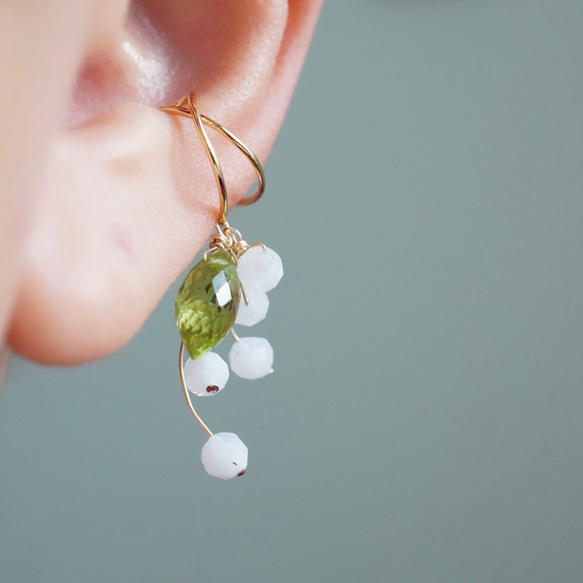 「すずらん」ムーンストーン ペリドット 天然石 誕生石 春 シンプル ピアス イヤリング 14kgf 5枚目の画像