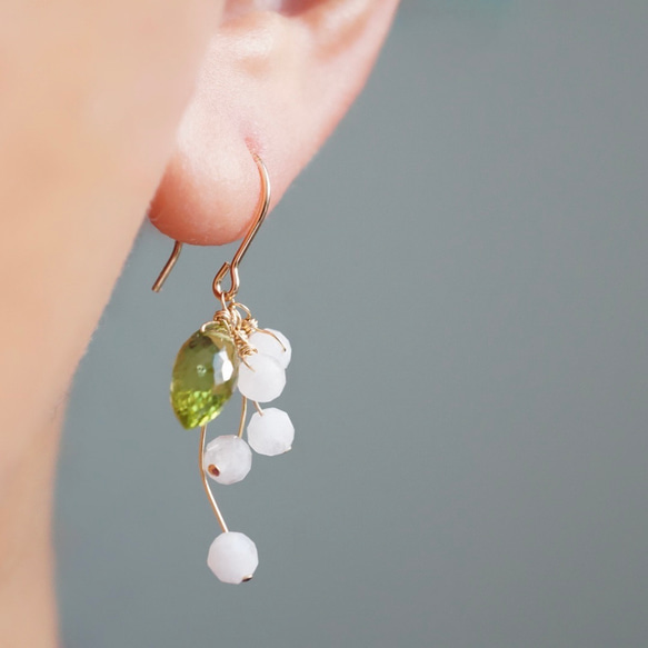 「すずらん」ムーンストーン ペリドット 天然石 誕生石 春 シンプル ピアス イヤリング 14kgf 2枚目の画像