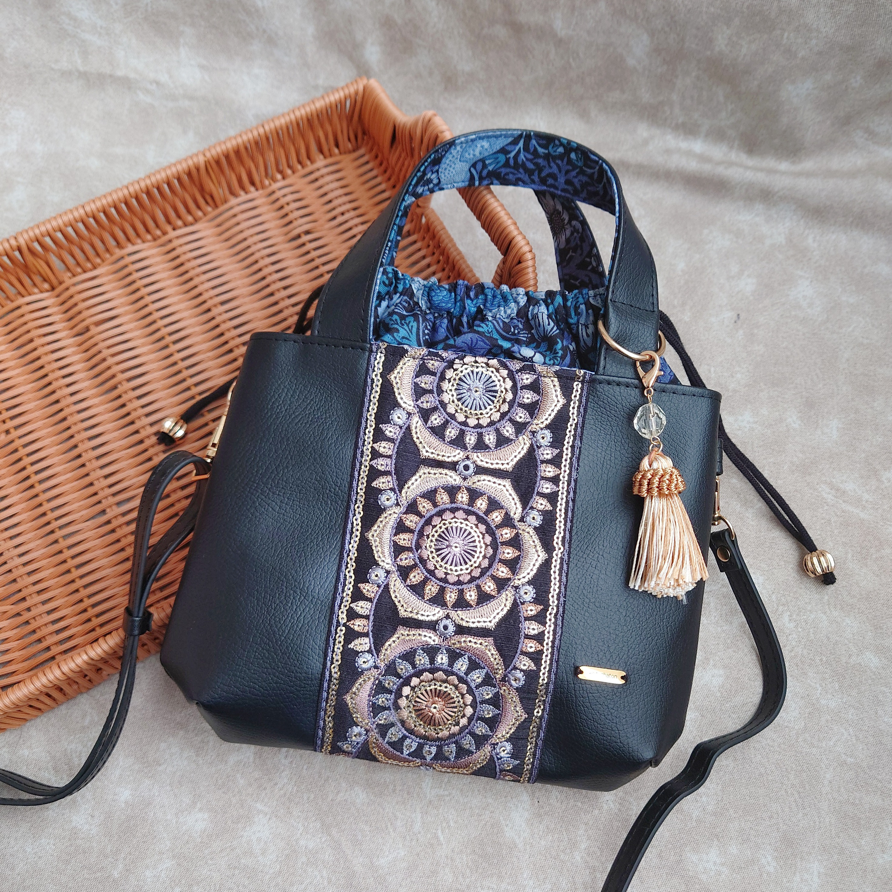 【受注生産】2wayインド刺繍リボンのあおり巾着トートバッグ＆ショルダーバッグ(ブルー)