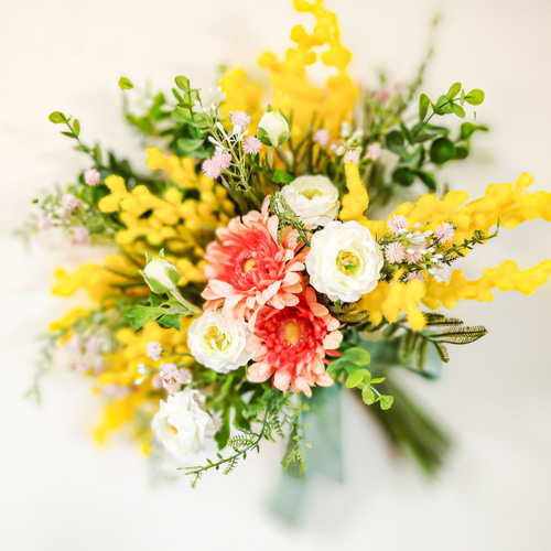 新作】春を彩るミモザとガーベラの壁掛けブーケ♡ピンクハート風船は