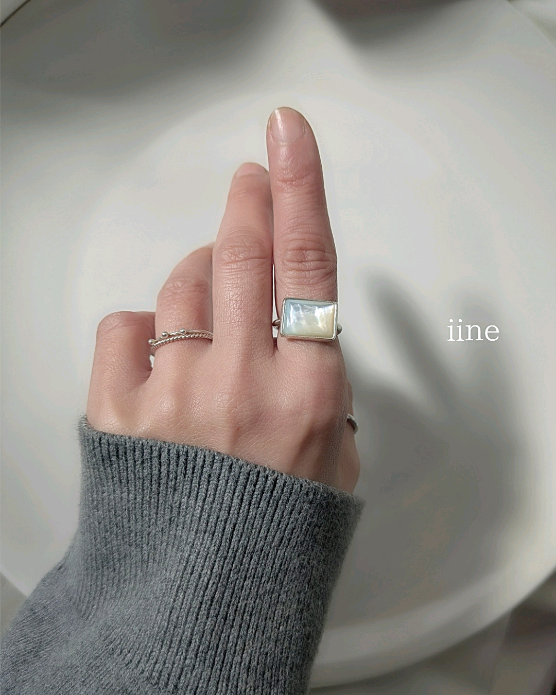 【silver950】石の向きが選べる*オーロラホワイト*高品質ホワイトシェルのリング