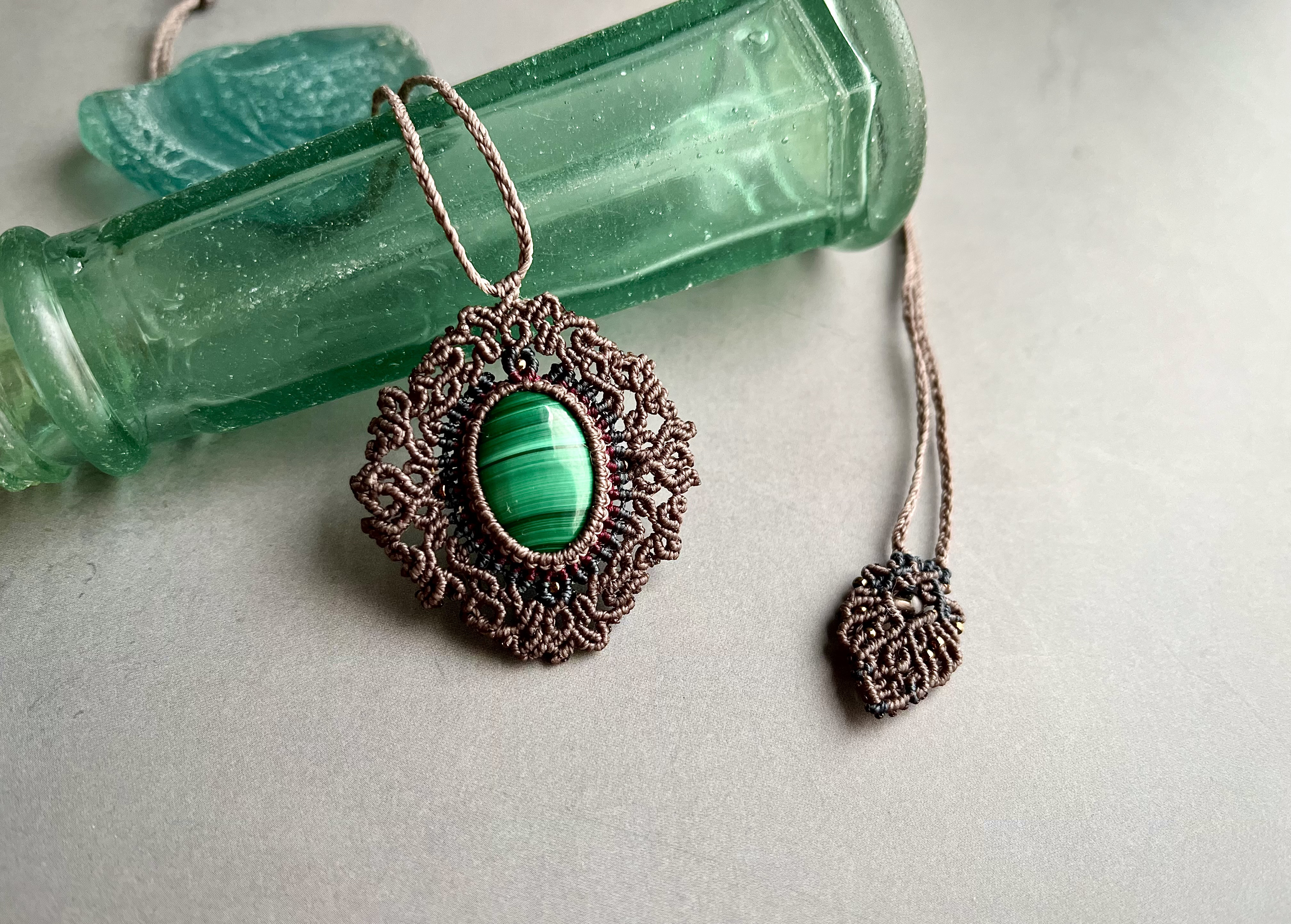 マラカイトのマクラメペンダント