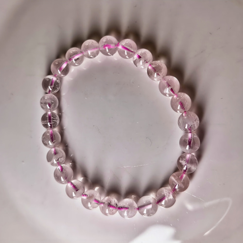 ピンク雪花」が閉じ込められた スノーインローズクオーツ ブレスレット