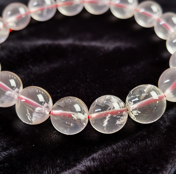 ピンク雪花」が閉じ込められた スノーインローズクオーツ ブレスレット