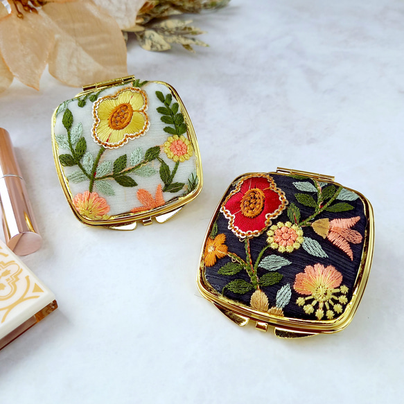 亀甲文様　華の刺繍　和装用バッグ　※両面ミラー付き 華やかインド刺繍リボンのコンパクトミラー｜花柄＊スクエア型 手鏡