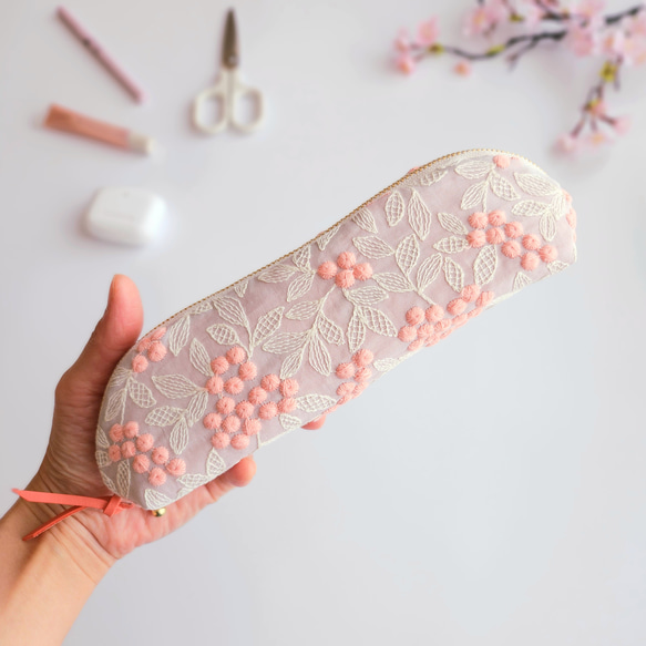 \\母の日ギフトに//ぷくまる刺繍のメガネケース/ペンケース/ロングポーチ|桜ピンク　さくら 2枚目の画像