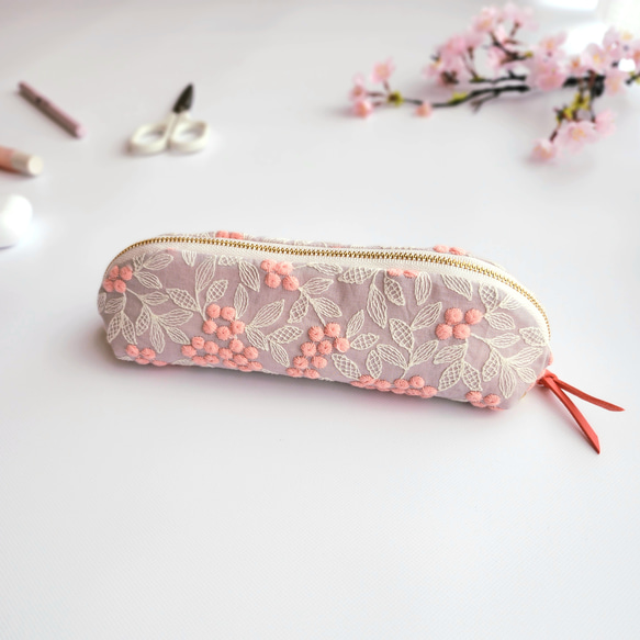 \\母の日ギフトに//ぷくまる刺繍のメガネケース/ペンケース/ロングポーチ|桜ピンク　さくら 1枚目の画像