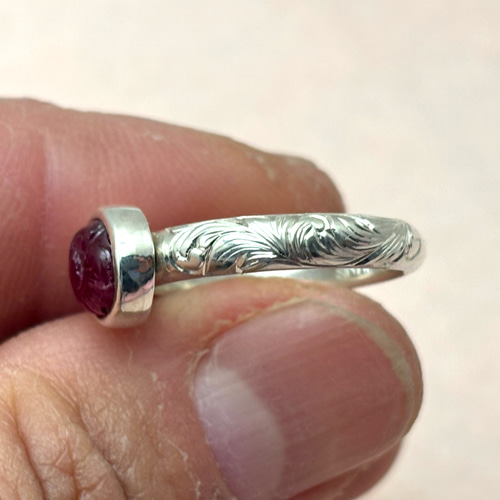 1点もの 花彫刻ルビー ハンドエングレービングシルバーリング 11号