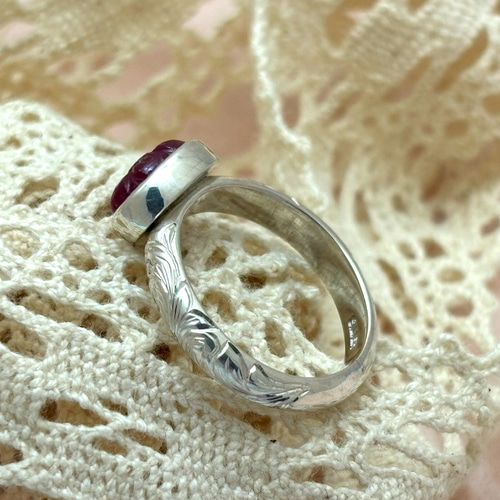 1点もの 花彫刻ルビー ハンドエングレービングシルバーリング 11号