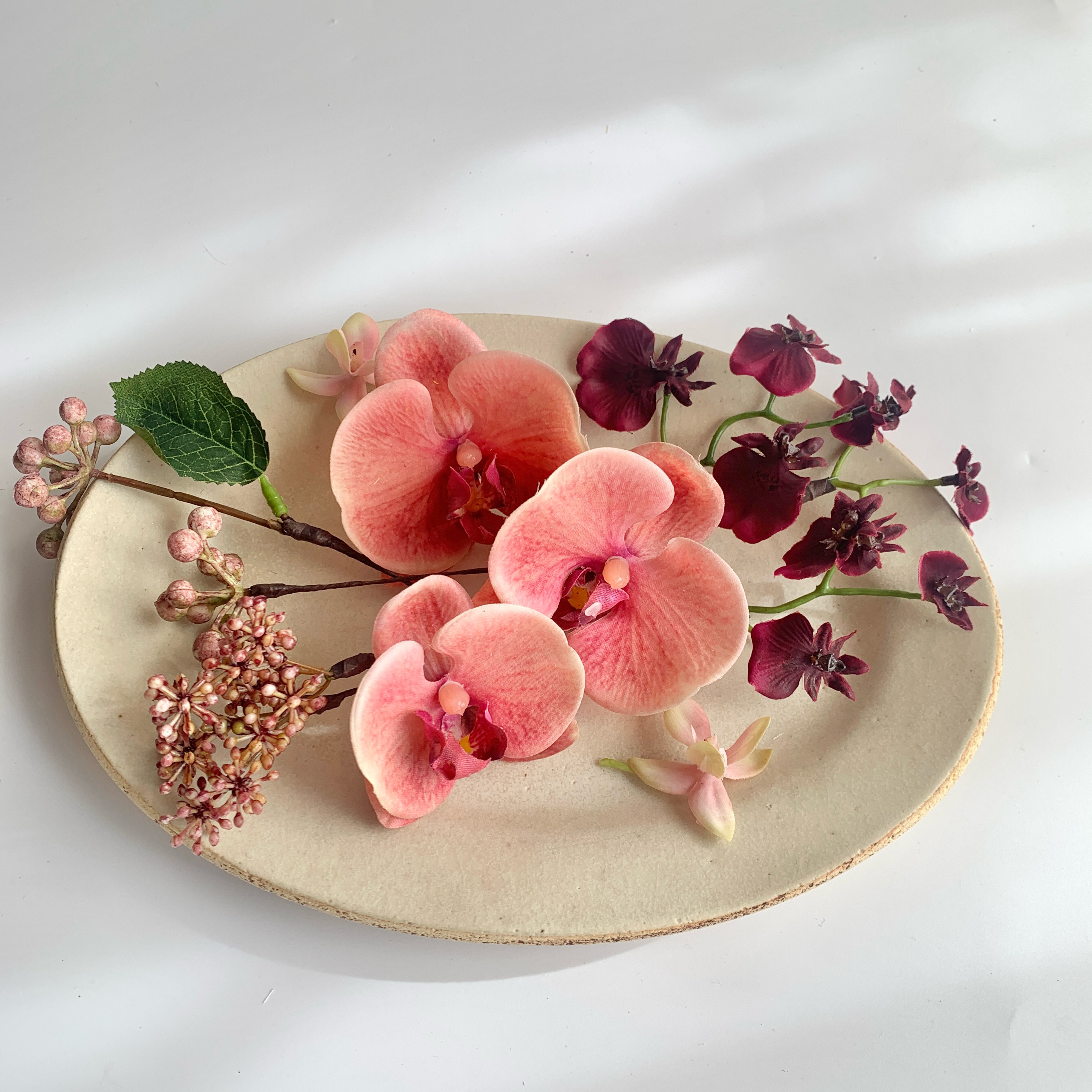 胡蝶蘭♡ピーチバーガンディ髪飾りヘッドパーツ　白無垢　色打掛　振袖　成人式　アーティフィシャルフラワー　造花　結婚式