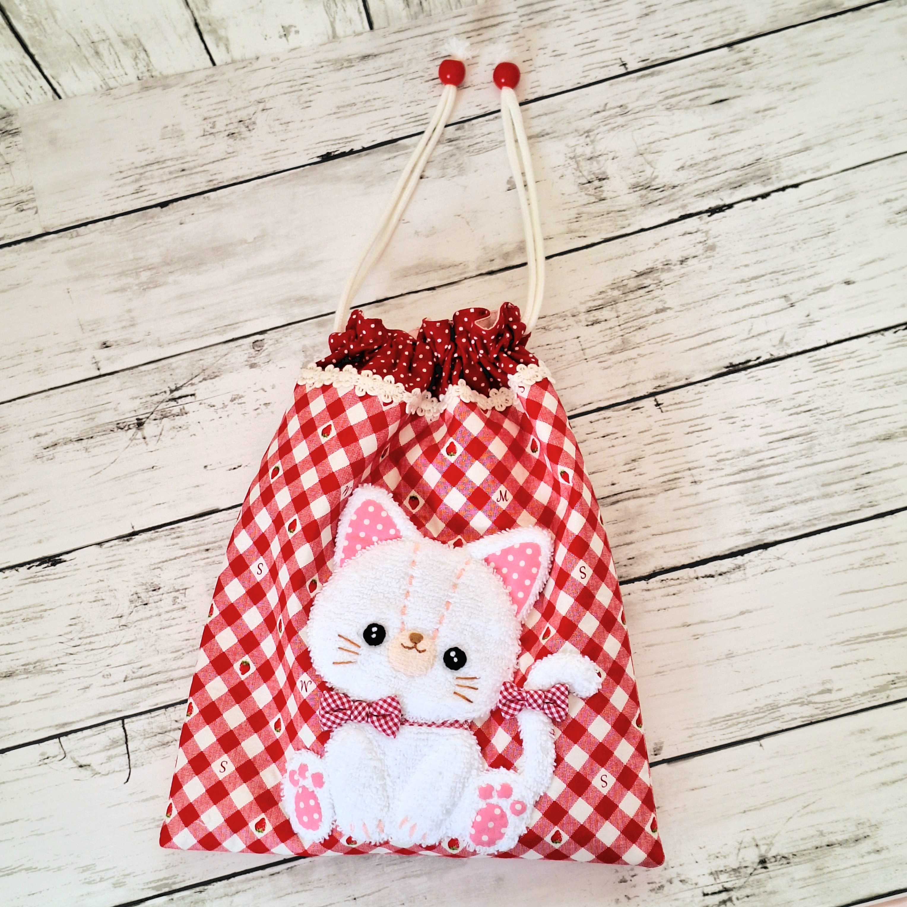 【受注製作】サイズ変更可能‼♡しろねこアップリケ♪体操服袋♡赤系バイアスチェックパッチワーク#松山敦子#入園入学