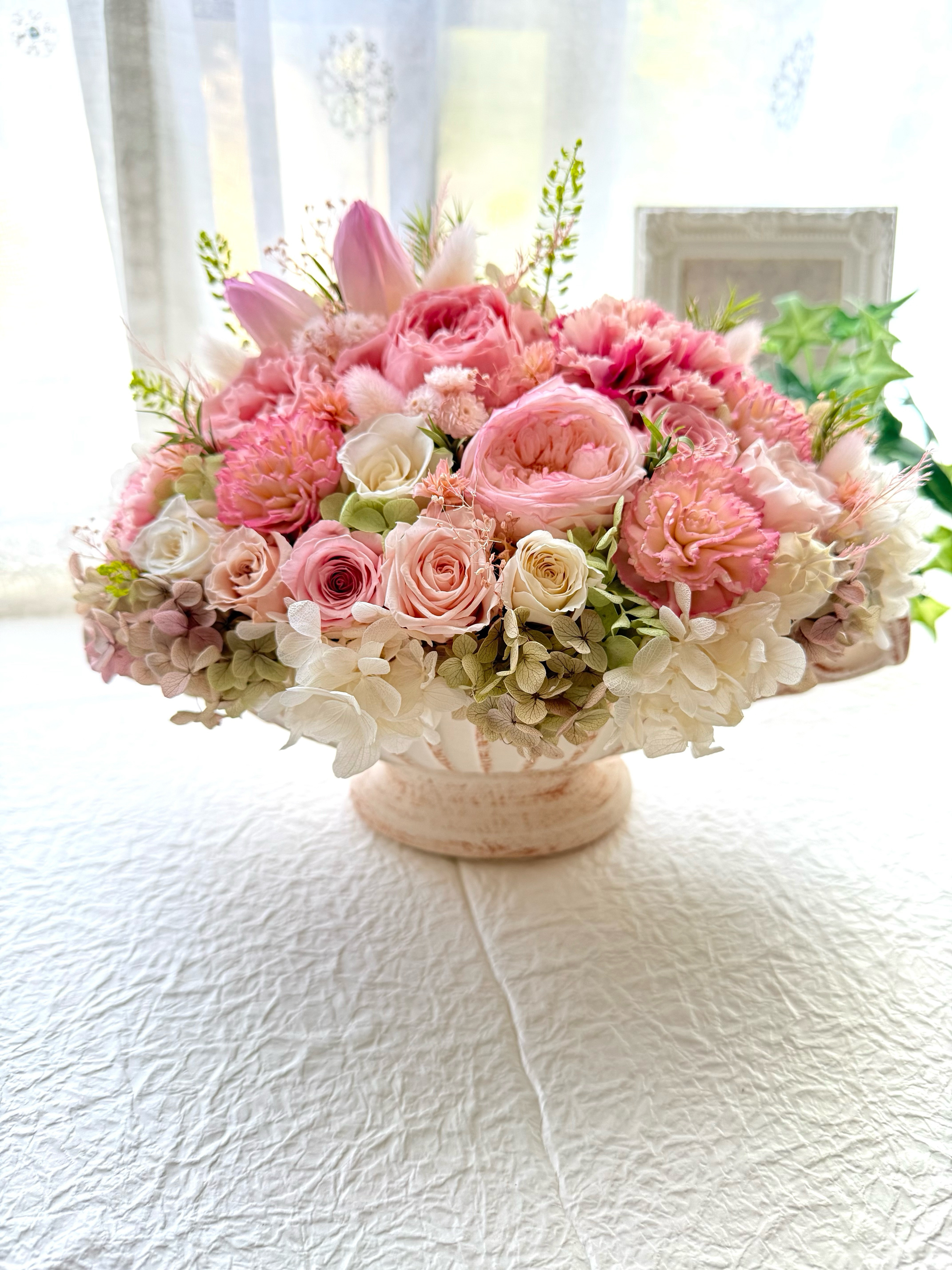 新作 豪華プリザーブドフラワー希少なチューリップ 大輪オールドローズカーネーション 優しいピンク系アレンジ 母の日ギフト