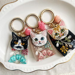 人気♡お花のインド刺繍リボンと猫さん刺繍のキーリング 9枚目の画像