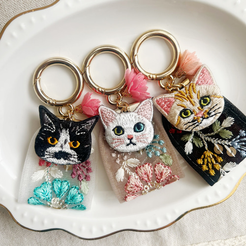 人気♡お花のインド刺繍リボンと猫さん刺繍のキーリング その他
