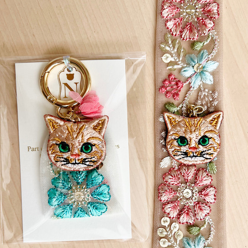 人気♡お花のインド刺繍リボンと猫さん刺繍のキーリング その他