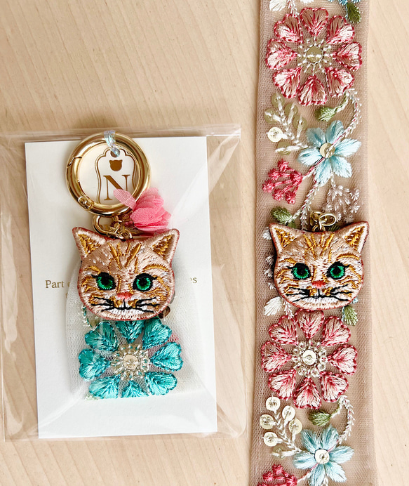 人気♡お花のインド刺繍リボンと猫さん刺繍のキーリング 19枚目の画像