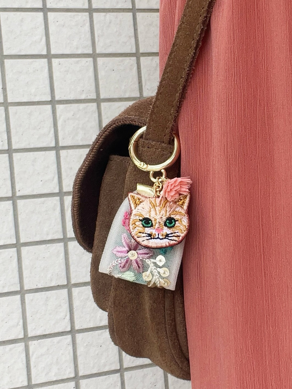 人気♡お花のインド刺繍リボンと猫さん刺繍のキーリング 8枚目の画像