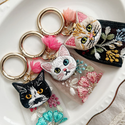人気♡お花のインド刺繍リボンと猫さん刺繍のキーリング 6枚目の画像