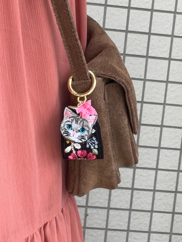 人気♡お花のインド刺繍リボンと猫さん刺繍のキーリング 7枚目の画像