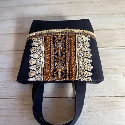 幾何学模様のようなインド刺繍リボンのトートバッグ【Mサイズ】 トート