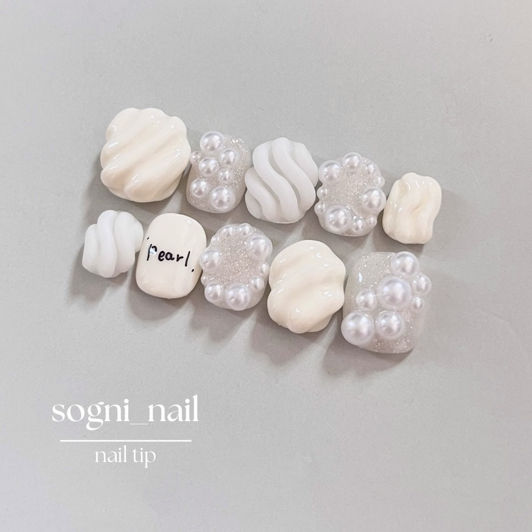 No.31 ネイルチップ　ホワイトネイル　個性派ネイル　立体ネイル　うねうね　ぷっくりネイル　パールネイル　ニュアンス