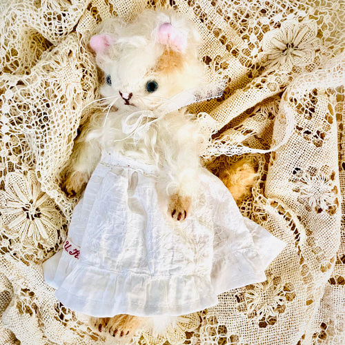 猫好きさんのためのアンティークレースのテディキャット 大人かわいい