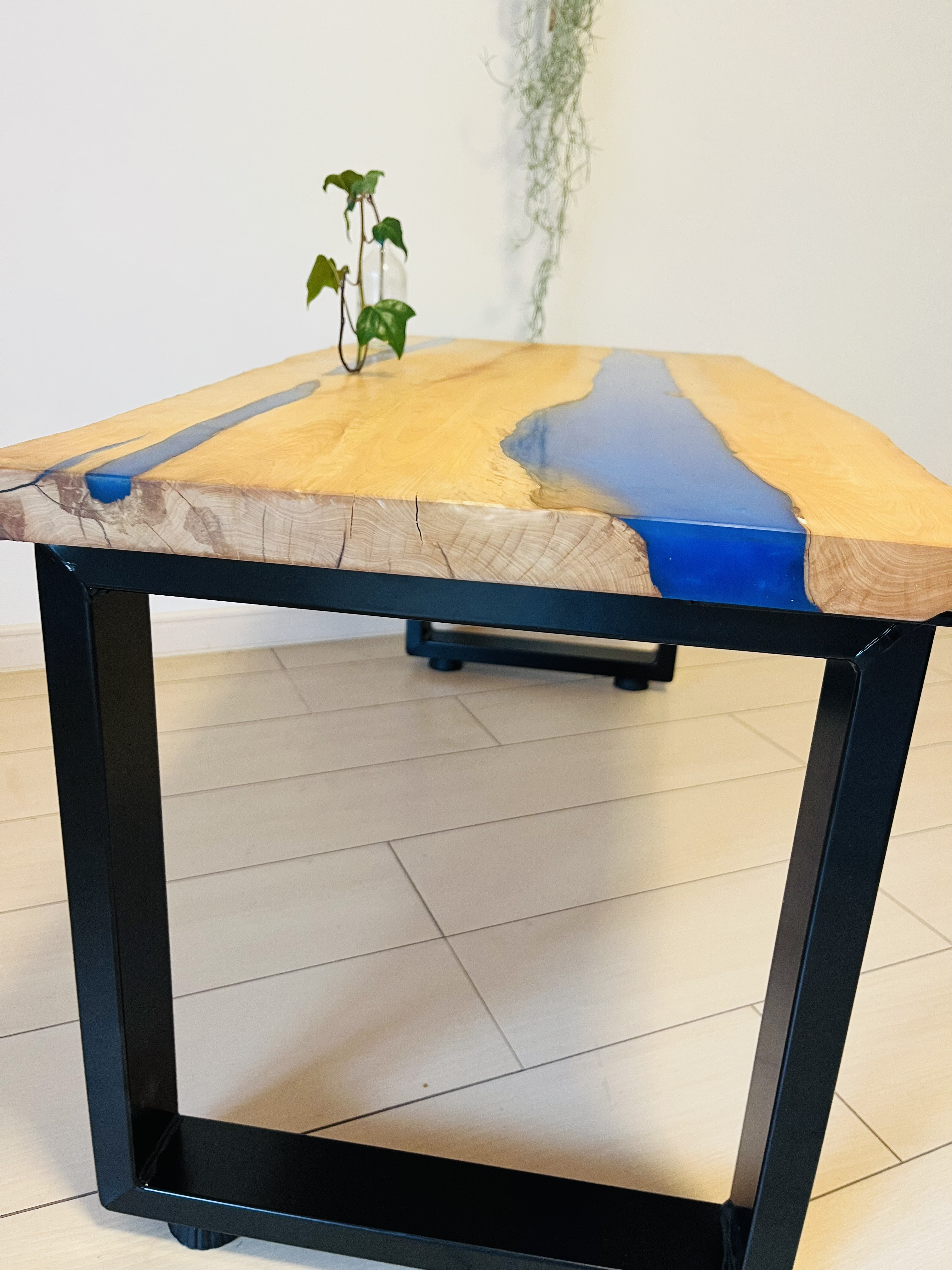 メープルの木レジンテーブルテーブルアイアンテーブル